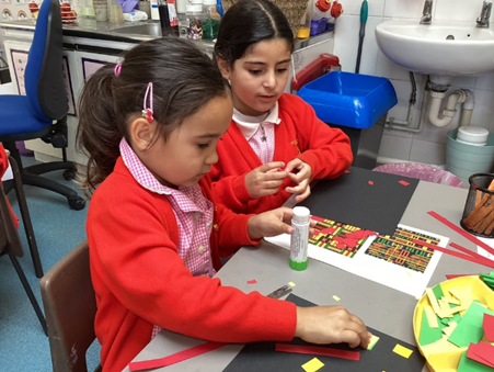 Making kente cloth patterns from coloured card