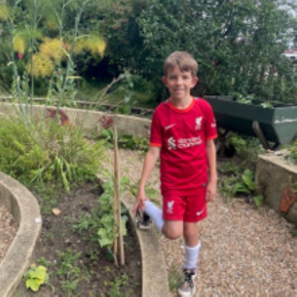 Ediblegardenchildgardening2
